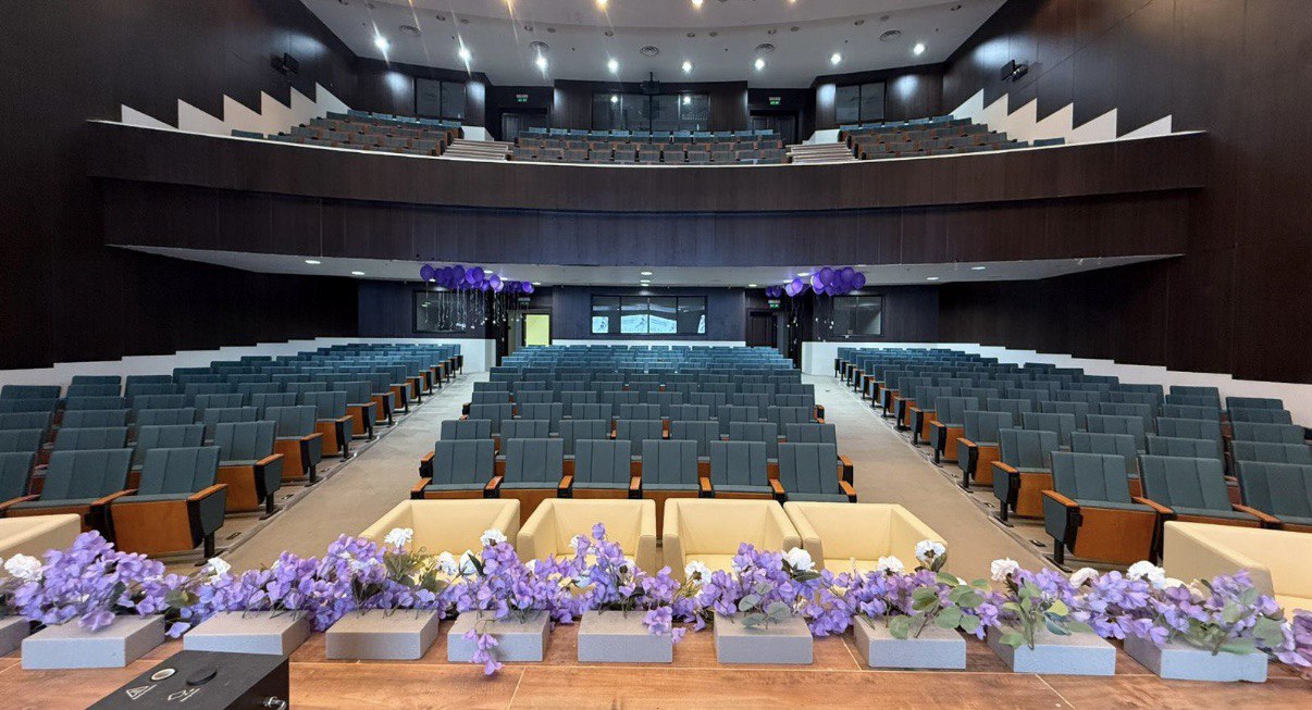 المسرح - الكلية التقنية للبنات بمحايل عسير.jpg